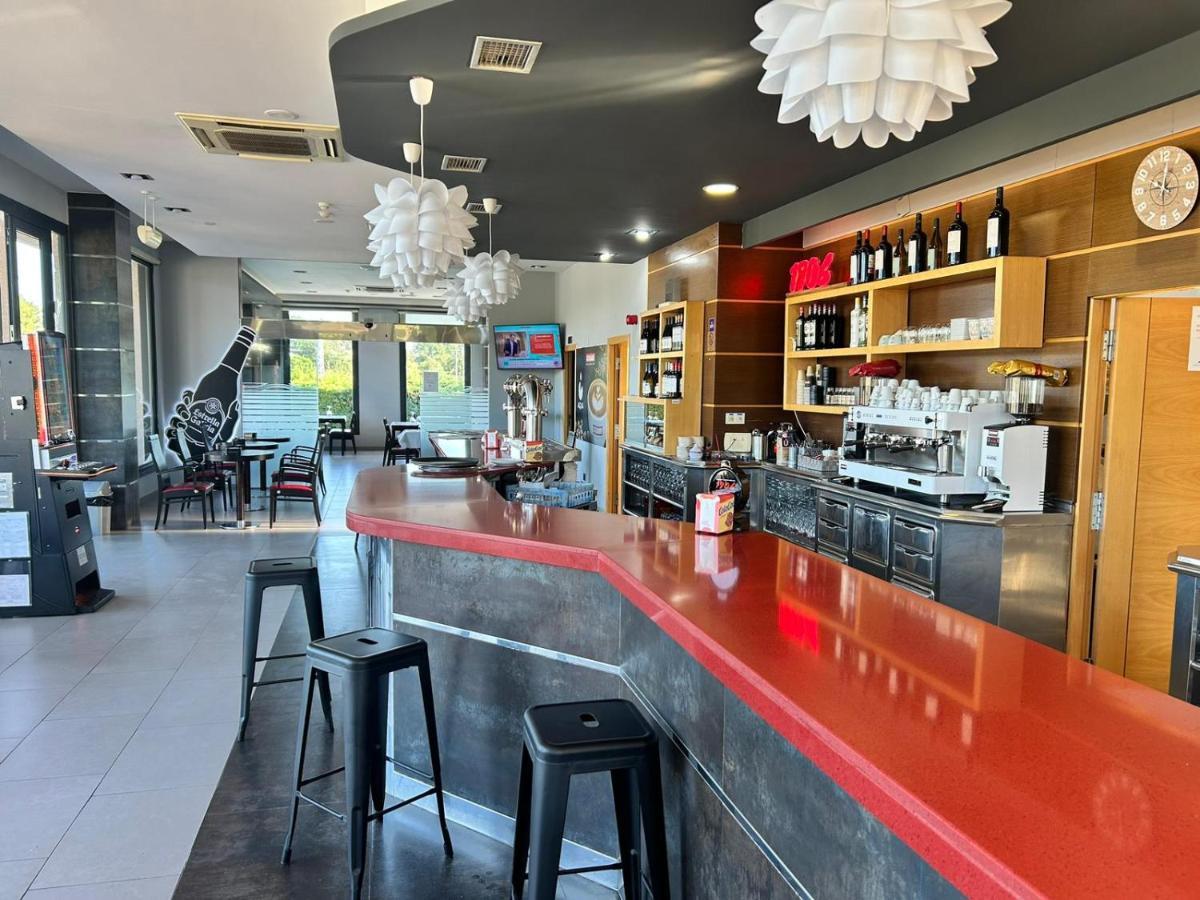 Hostal Restaurante Aqua Ourense Buitenkant foto